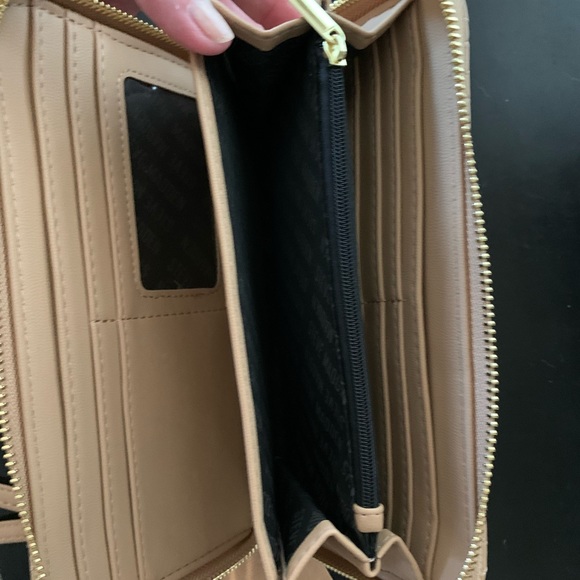 STEVE MADDEN 🎄 Bangelo Camel Zip Around Wallet/Wristlet (NWT) - Picture 4 of 4